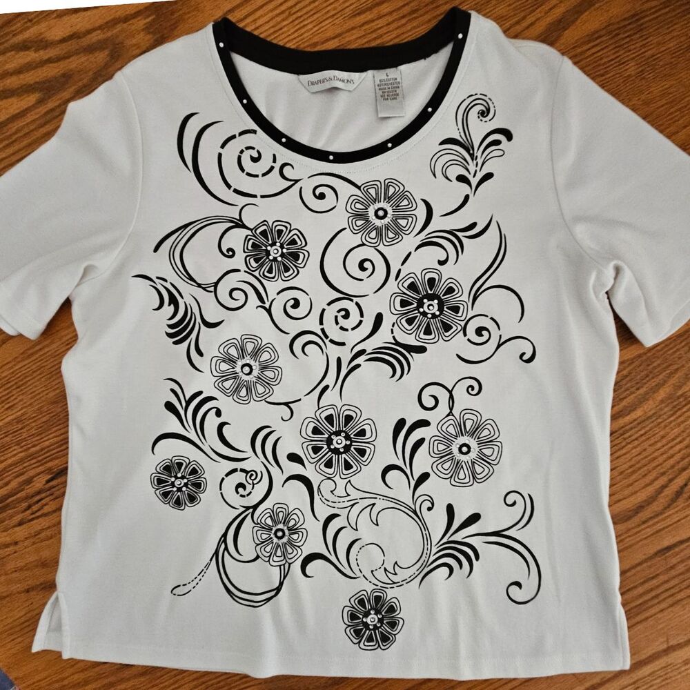 Drapers & Damons Top Womens Large White Black Floral Embellished Short Sleeve